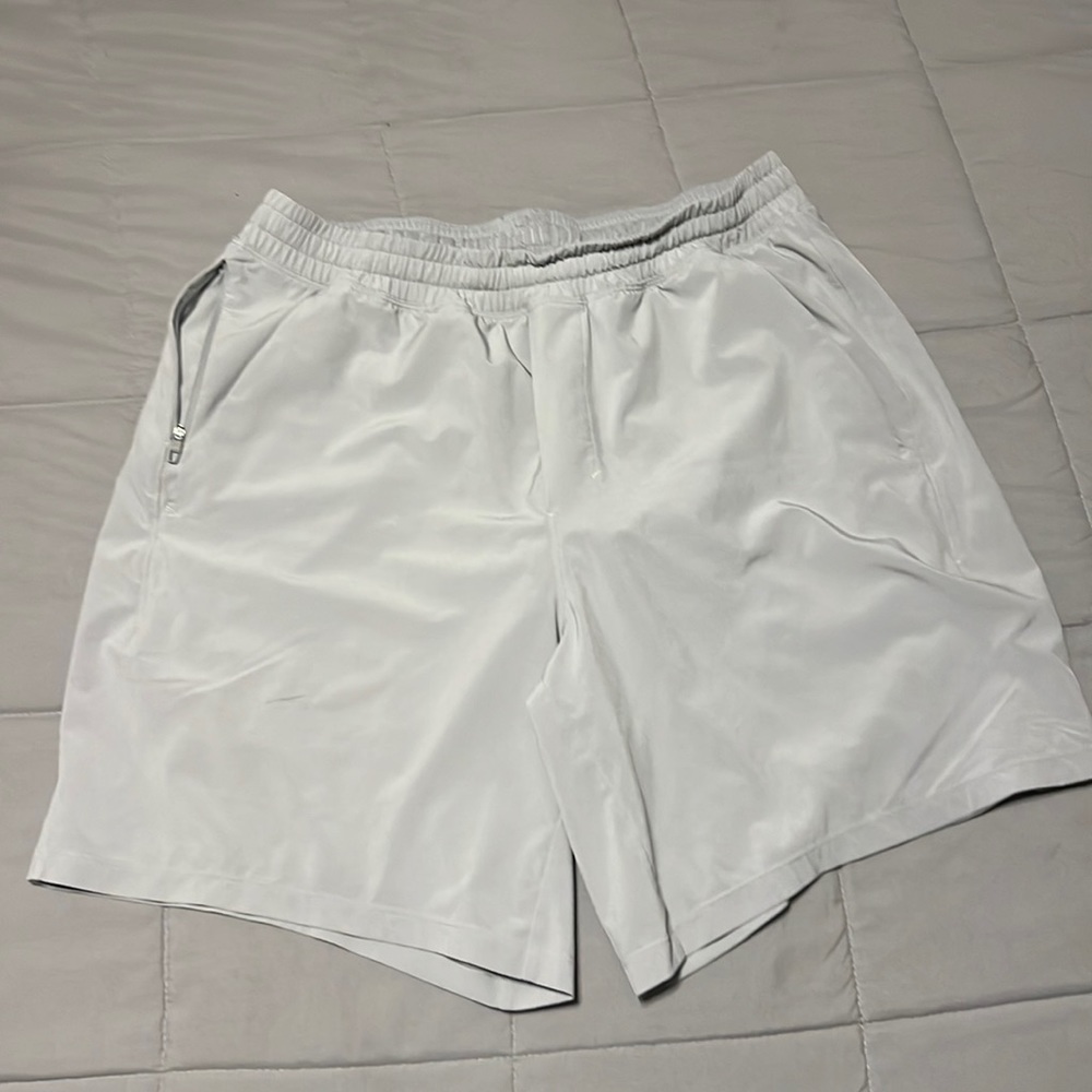 Lululemon Men’s Pacebreaker 7” shorts